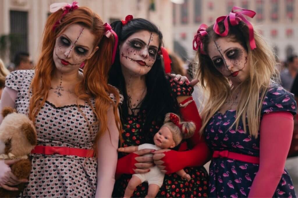 Chicas con maquillaje terrorífico