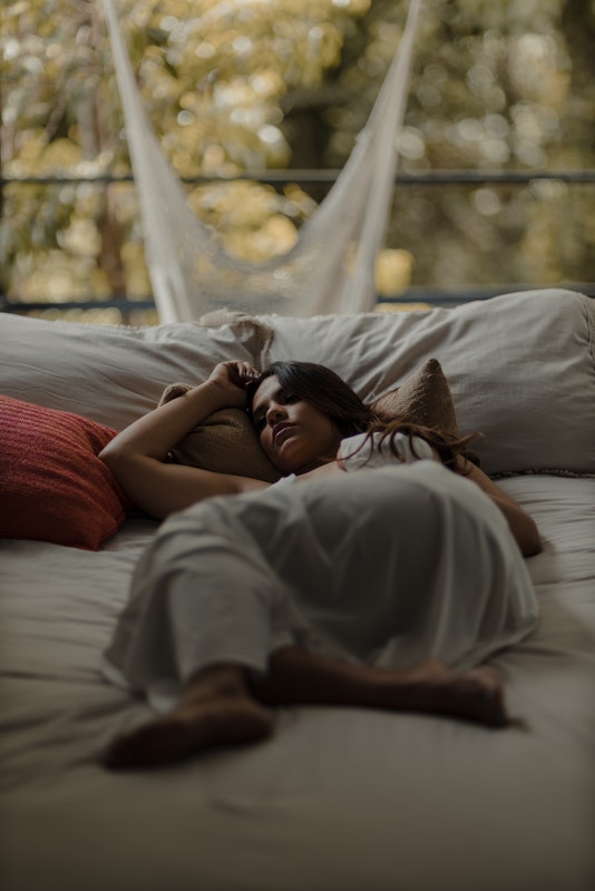 Extenciones de pestañas, Busca una buena postura a la hora de dormir