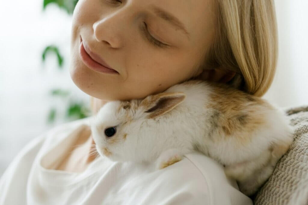 Chica con mascota