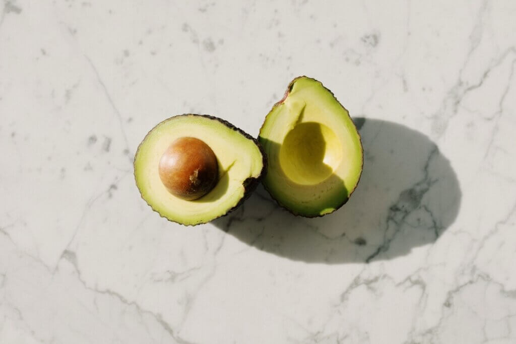 Hidración de labios con aguacate